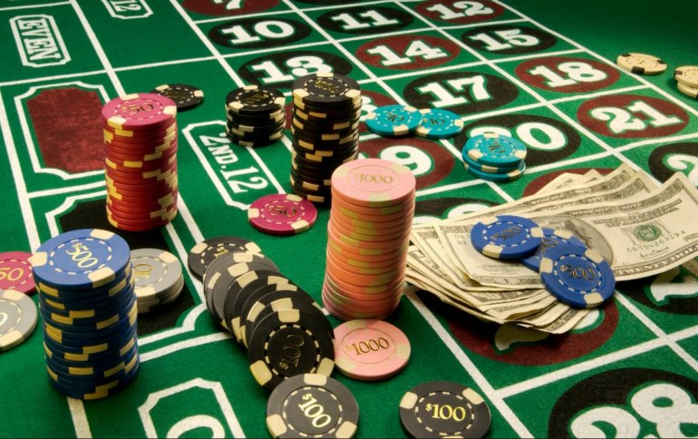 Geld und Chips beim Roulette