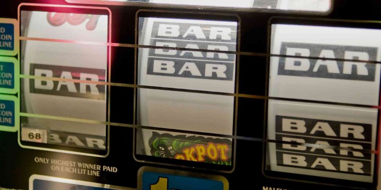 BAR-Symbol in Spielautomaten